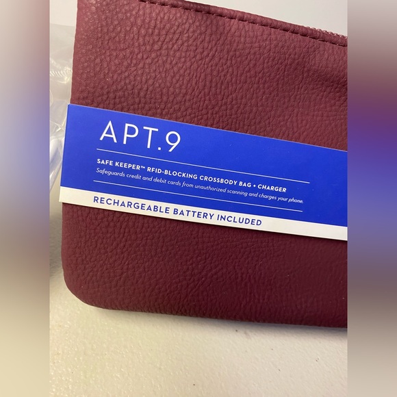 Apt 9 Kohls Safe Keeper RFID Blocking Crossbody w/ Apple Charger - Picture 2 of 7